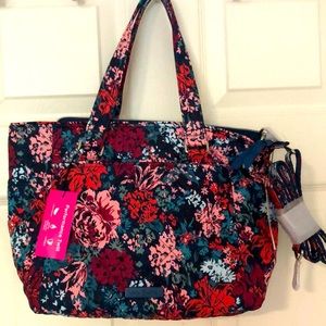 Vera Bradley multi strap shoulder bag 🌺, Cabbage rose 🌹 Cabernet NWT